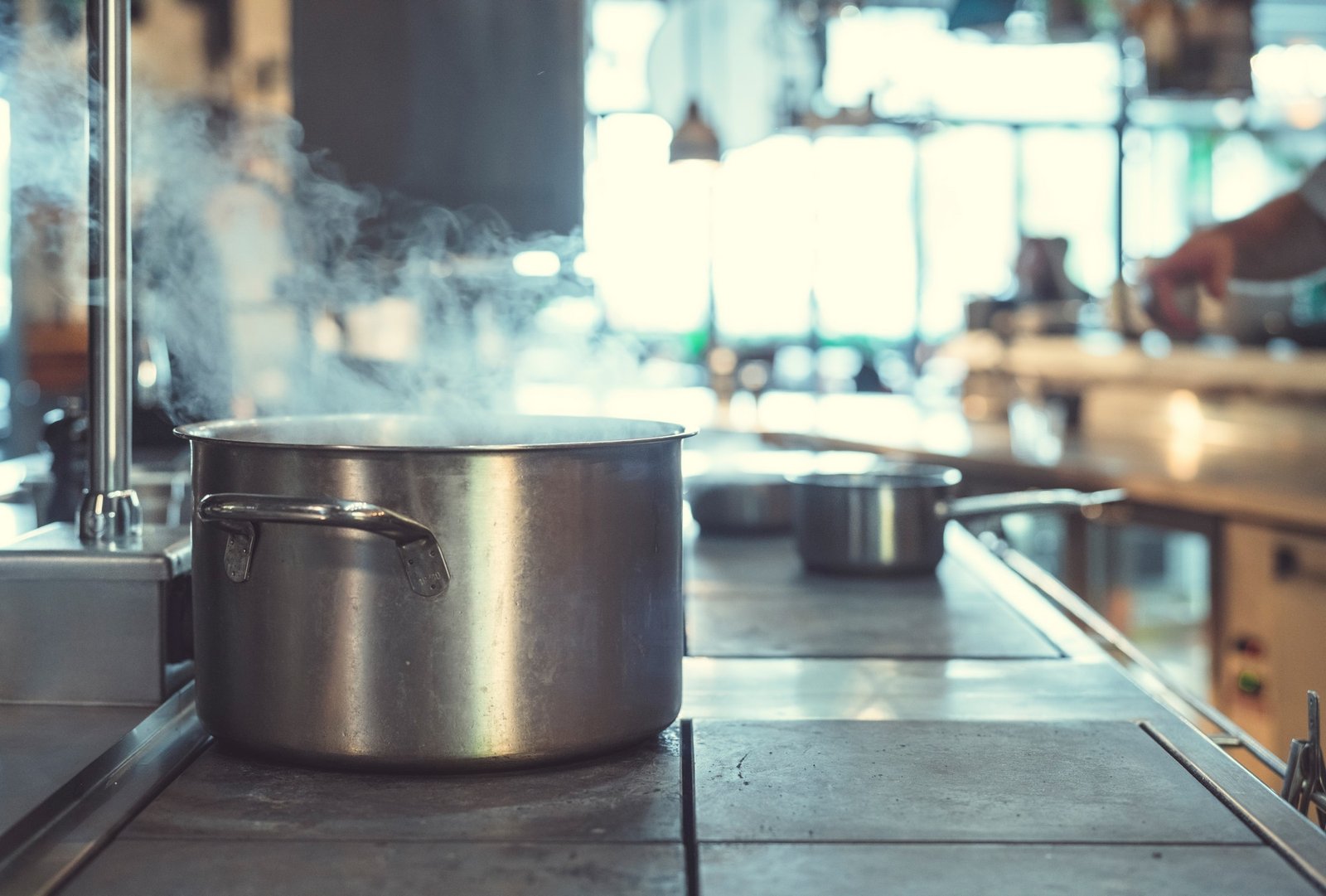 Dampf beim Kochen in der Küche